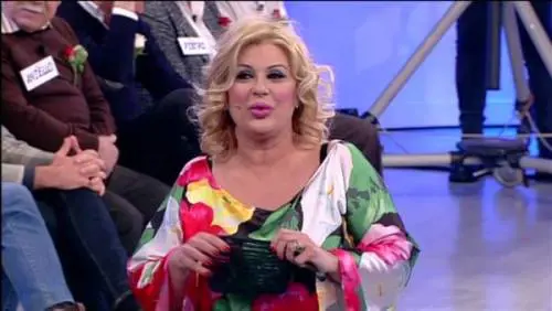 Uomini e Donne, Tina punge Gemma: "Non ho mai dovuto elemosinare l'amore di un uomo"