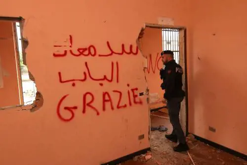 Nomadi e clandestini tra spazzatura e macerie. Blitz nel suk di "Calcutta"