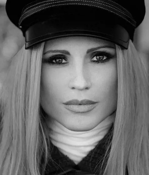 Frizzi, Hunziker risponde alle critiche: "Ognuno affronta il lutto come vuole"