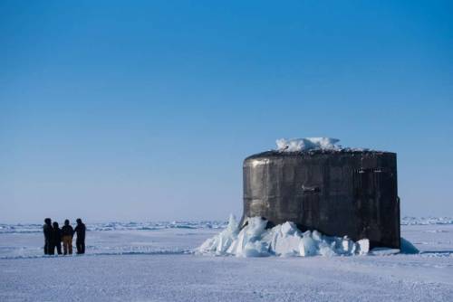 Sottomarino spacca il ghiaccio: l’incredibile video