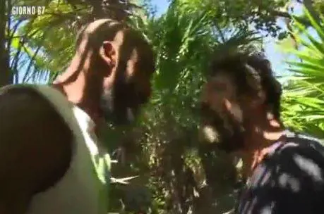 Isola dei Famosi, scintille tra Franco e Amaurys: "Ci vediamo fuori di qua"