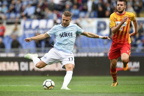 Serie A, la Lazio gioca a tennis con il Benevento. Vincono Atalanta, Fiorentina e Torino