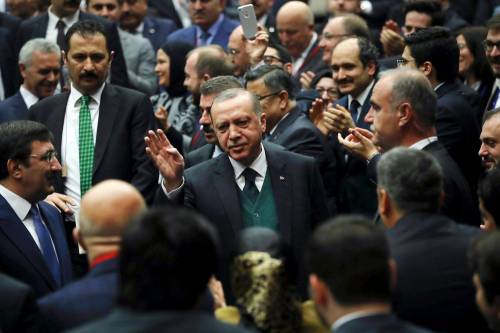 Erdogan recita il Corano a Santa Sofia a Istanbul