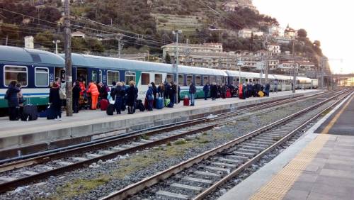 Scioperano le ferrovie francesi, il viaggio a Lourdes degli invalidi diventa un'odissea