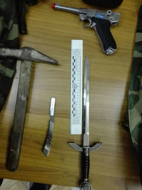 Terrore in stazione Nigeriano con la spada minaccia una strage