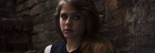 Star di Netflix Olivia Taylor Luccardi molestata da un migrante a Roma