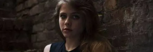 Star di Netflix Olivia Taylor Luccardi molestata da un migrante a Roma