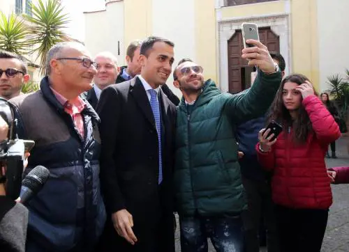 Ora Di Maio "chiama" Lega e Pd. Ma riceve solo porte in faccia