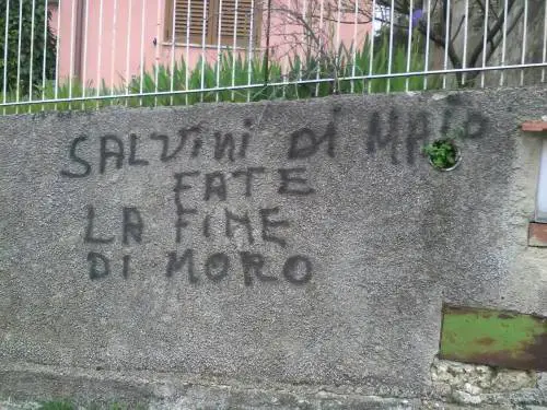 Scritte contro Lega e M5S: "Fate la fine di Moro"