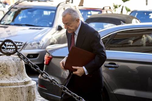 Il saggio Gianni Letta: "Come con Monti: votare contro senza rompere l'alleanza"