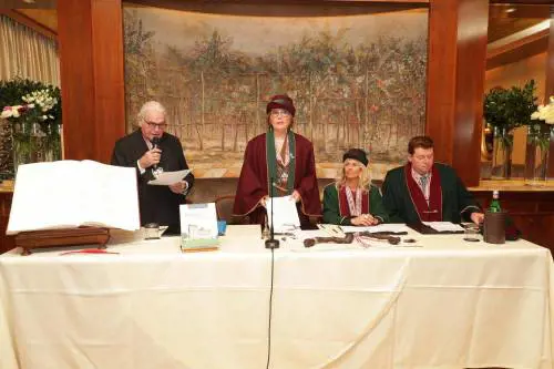 A Milano la delegazione dell'Ordine Cavalieri del tartufo e vini d'Alba