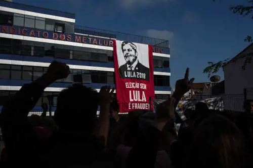 Lula, il giorno più lungo: tra i suoi metalmeccanici per sfuggire all'arresto