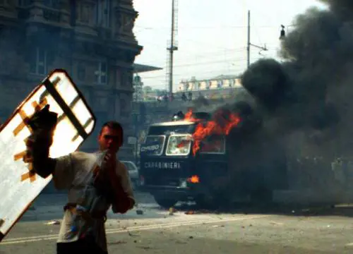 I poliziotti pagano. I no global mai