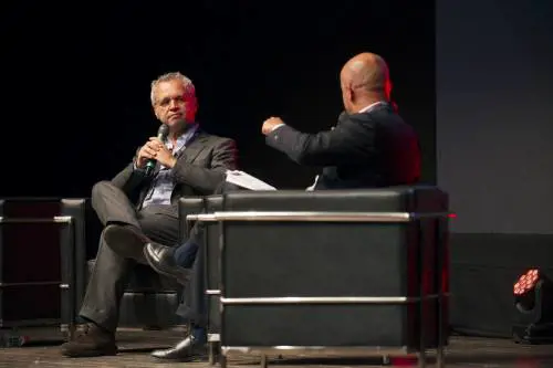 Giornalista cacciato, nessuno lo difende Mentana «dispiaciuto», Nuzzi fa il buttafuori