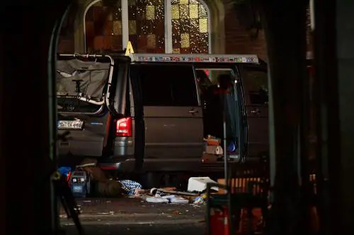 "Corpi come bambole, urla e sangue"