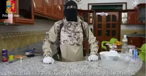 Il piccolo jihadista del web. "Faccio esplodere la scuola"