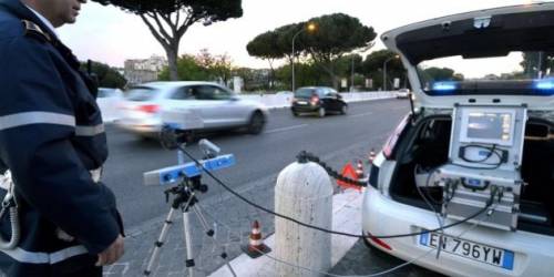 Roma, un autovelox su due non funziona: sicurezza a rischio sulle strade