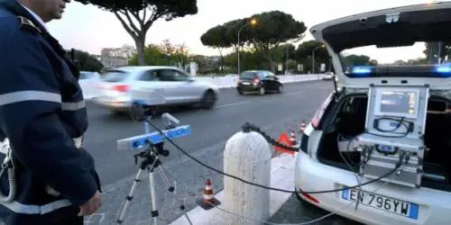 Multe, Cassazione: "Non è obbligatorio rivelare chi guidava auto"
