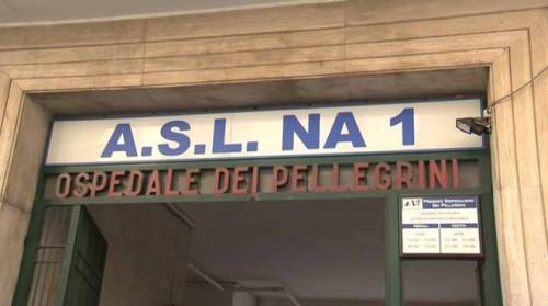 Napoli, terrore in un ospedale: migrante aggredisce 5 medici