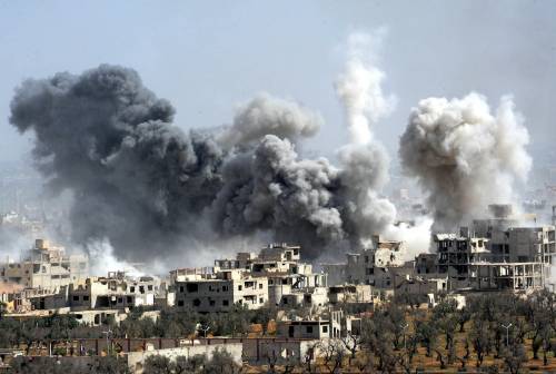 Strage in Siria, 100 morti. L'ombra di armi chimiche. Trump: "Assad animale"