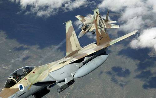 Missili su una basa militare siriana. Mosca accusa Israele