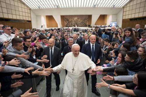 Papa Bergoglio elogia la comunità toscana del "prete rosso"