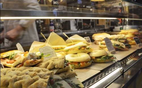 Autogrill rinnova l'offerta: nuovi panini e insalate "Super Life"