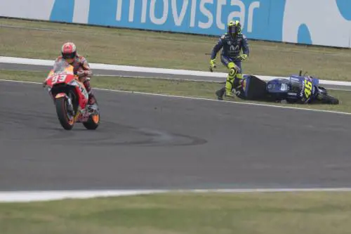 Rossi contro Marquez: "Io ne ho buttati fuori 4 in 20 anni, tu 5 in una gara"