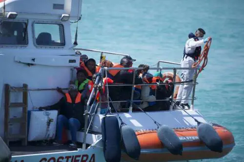 Migranti, l'Italia non cede: pronto il no al vertice Ue