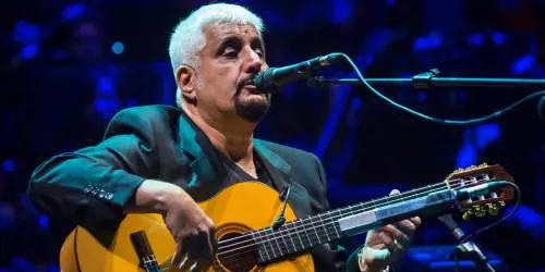 Pino Daniele, dopo anni parla la moglie:  "Tanti amici mi hanno voltato le spalle"