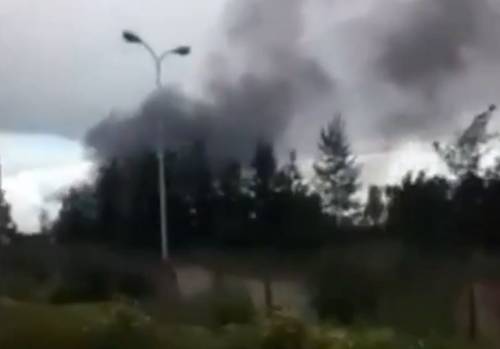 Incidente aereo in Algeria: il fumo dai rottami
