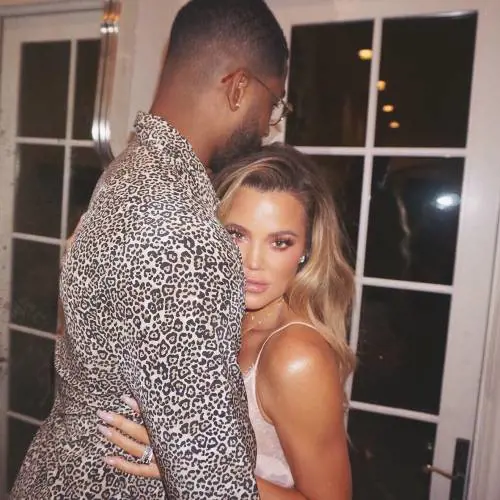 Khloé Kardashian tradita prima del parto?