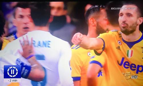 Chiellini, gesto choc ai giocatori del Real Madrid: "Voi pagate, voi pagate!"