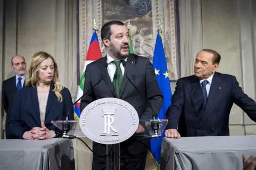 Coronavirus, il centrodestra vuole il commissario: Bertolaso o De Gennaro tra i nomi
