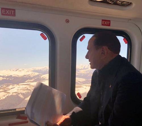 Berlusconi in elicottero verso il Molise