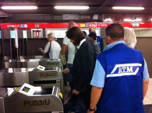 Metrò, da giugno basta la carta