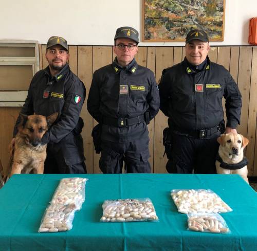 Ottomila dosi di eroina da spacciare a Perugia, due africani in arresto 