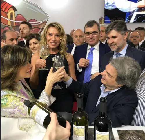 La fiera trasformata in succursale alcolica del Transatlantico