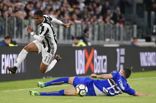Douglas Costa alla festa di compleanno di Neymar: l'ira della Juventus