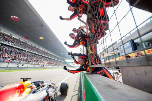 La Ferrari e Vettel abbattuti dall'olandese al volante