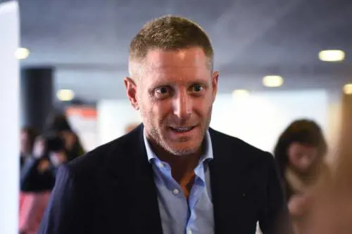 Lapo, che gaffe: "Leclerc alla Ferrari, complimenti". Poi cancella il post