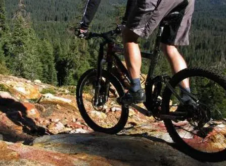 Val Susa, filo di ferro contro i ciclisti