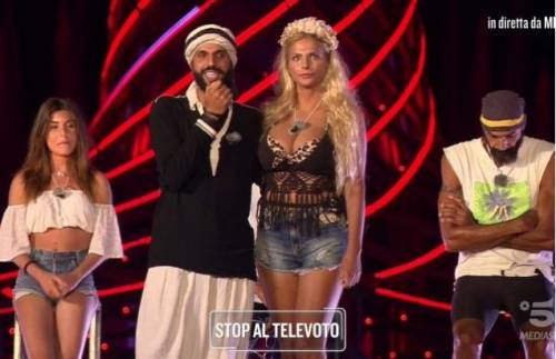 La Cipriani: "Bullizzata da piccola e quasi violentata a 18 anni"