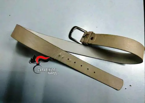 "Niente droga in casa". E tenta di strangolare la sorella