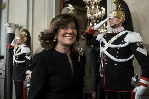 Casellati: "I sindaci ribelli rispettino le leggi. Altrimenti è anarchia"