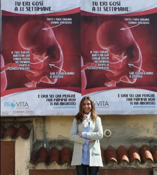 Il manifesto pro-life censurato dalla Raggi rispunta a Biella