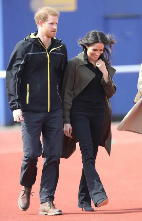 Nozze Meghan Markle: vietate le tende, i sudditi protestano