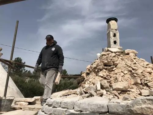 Il mastro trullaro cerca allievi: "Nessuno resiste, troppa fatica"