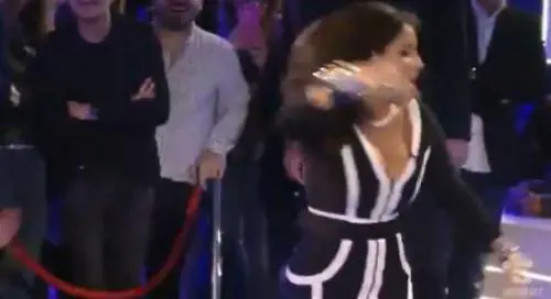 Domenica Live, incidente sexy per Aida Nizar