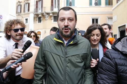 Salvini sfida Di Maio: "Fai come me un passo di lato?"
